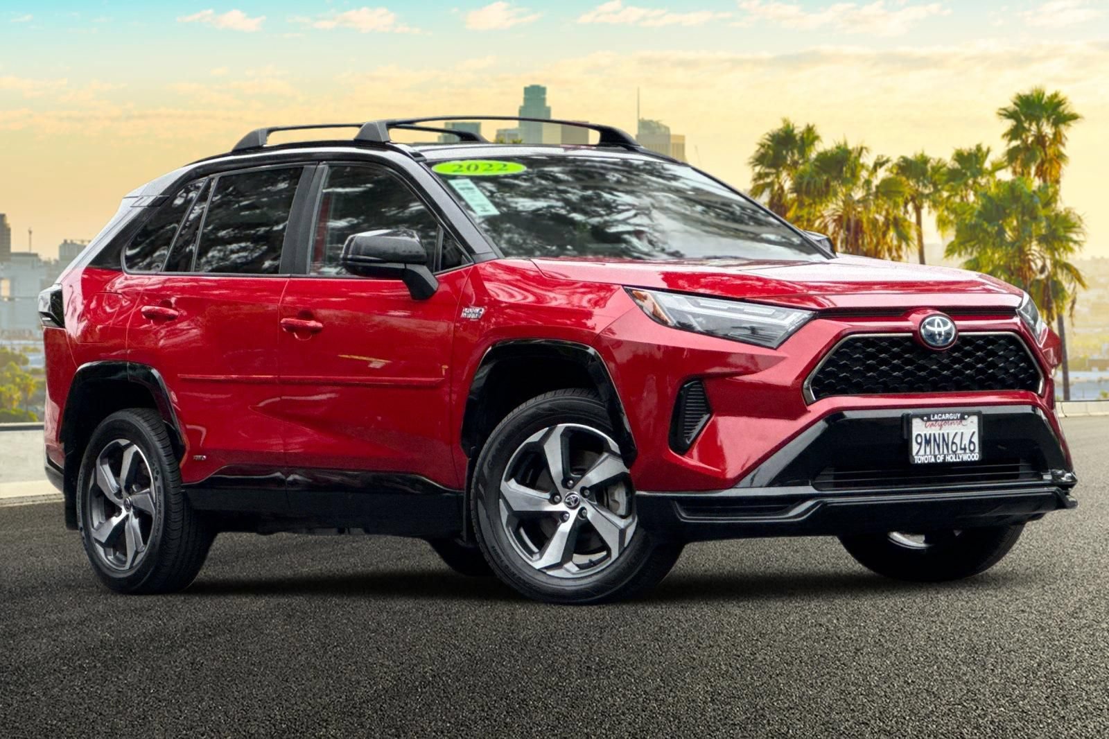 Used 2022 Toyota RAV4 SE w/ Weather & Moonroof Package AWD/4WD image 2