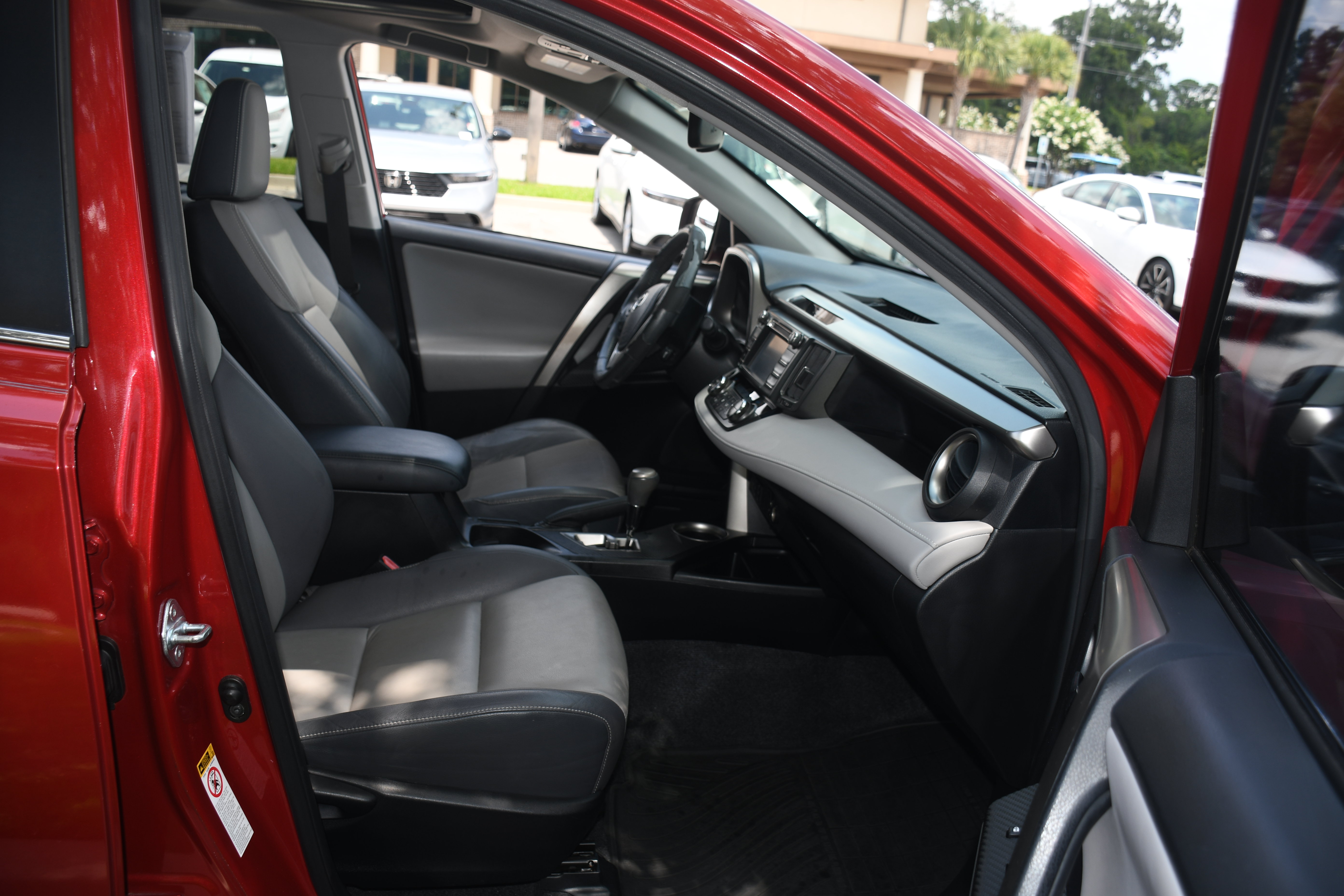 Used 2015 Toyota RAV4 Limited w/ Outdoor Package FWD image 22