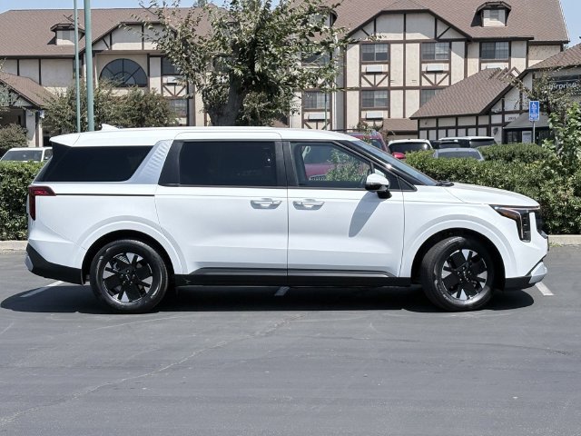 New 2026 Kia Carnival LXS FWD image 3