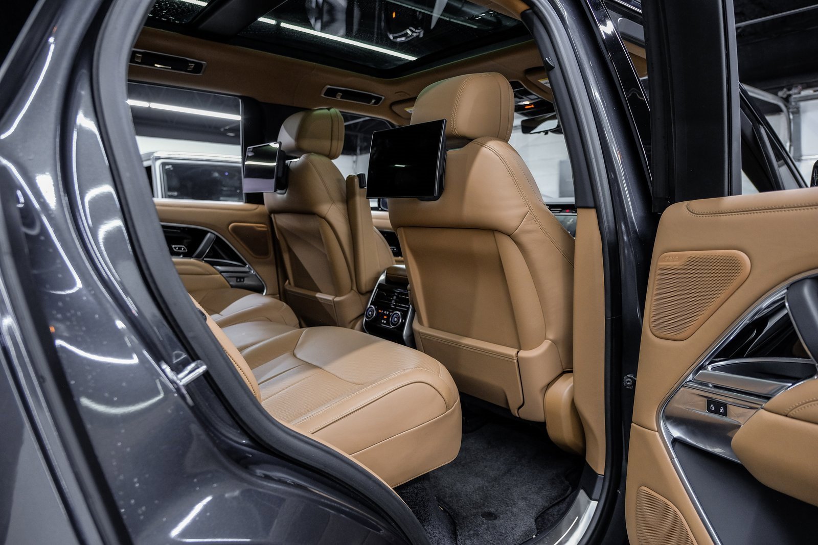 Used 2023 Land Rover Range Rover Autobiography image 43