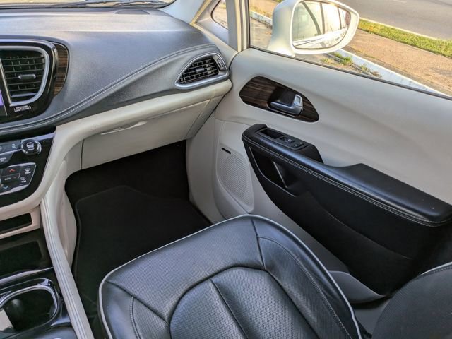 Used 2022 Chrysler Pacifica Limited image 21