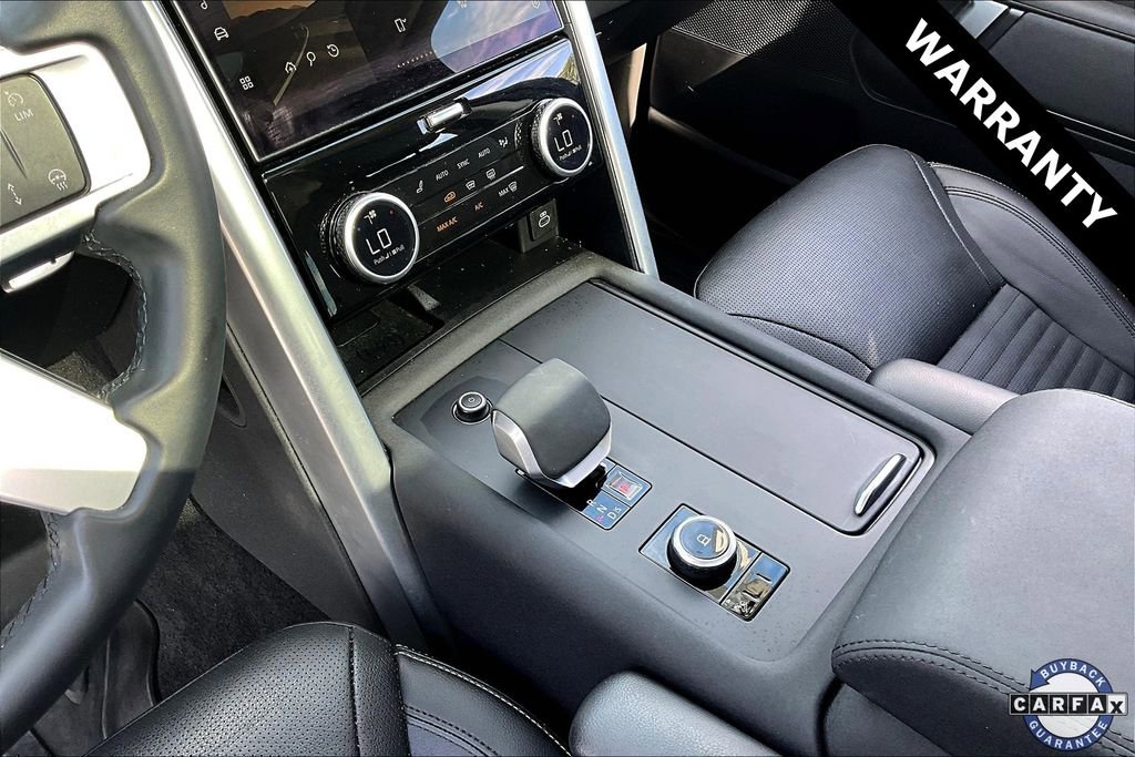 Used 2024 Land Rover Discovery S image 17