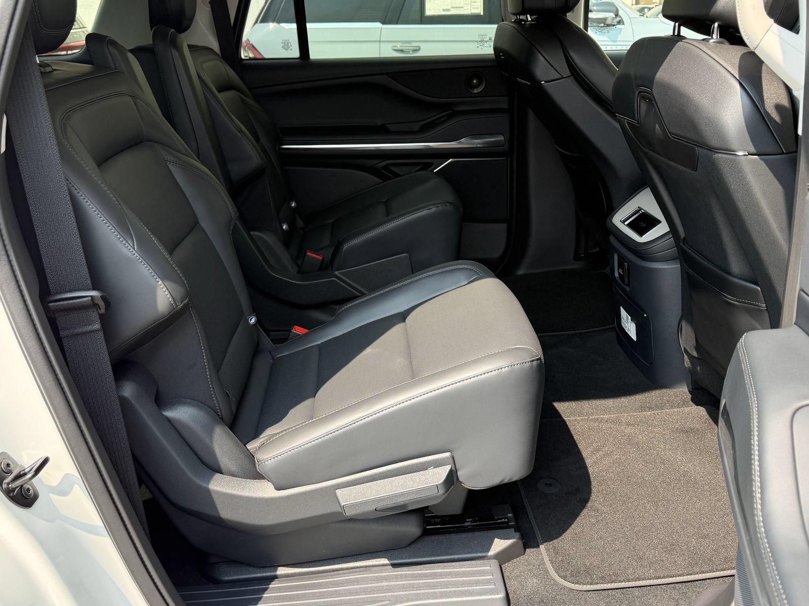 New 2027 Lincoln Navigator L Premier AWD/4WD image 12