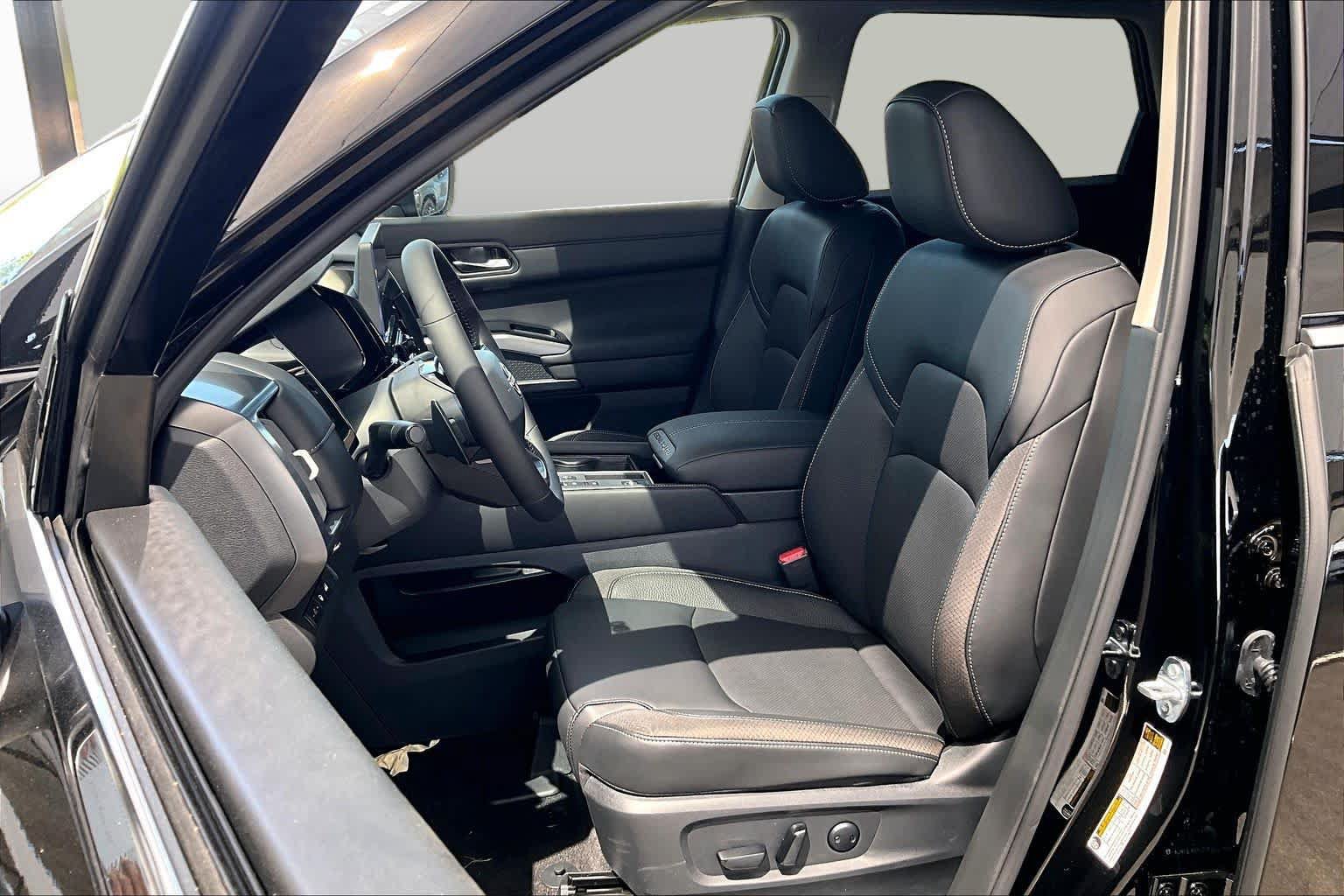 New 2026 Nissan Pathfinder SL FWD image 15