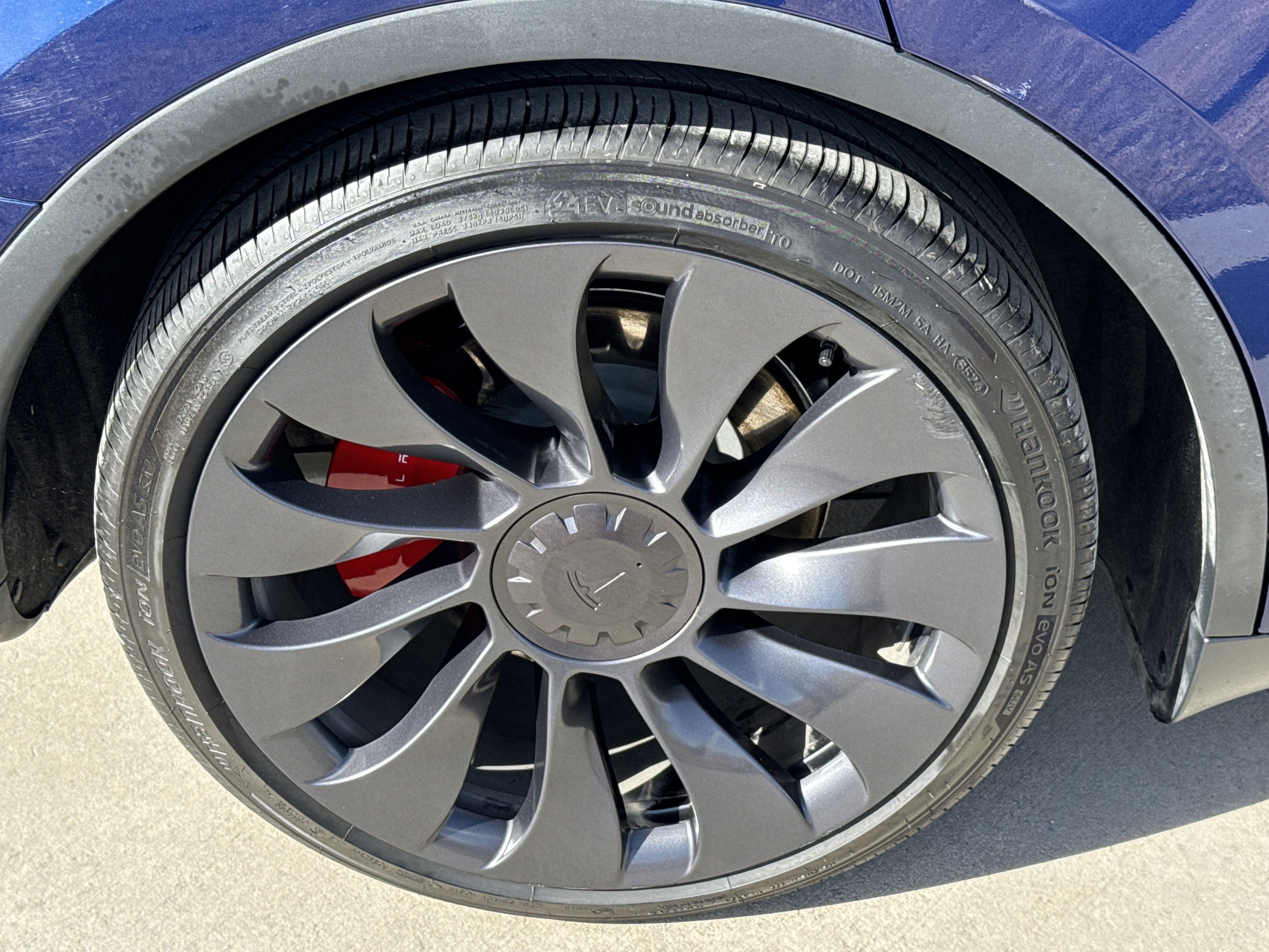Used 2025 Tesla Model Y Performance image 12