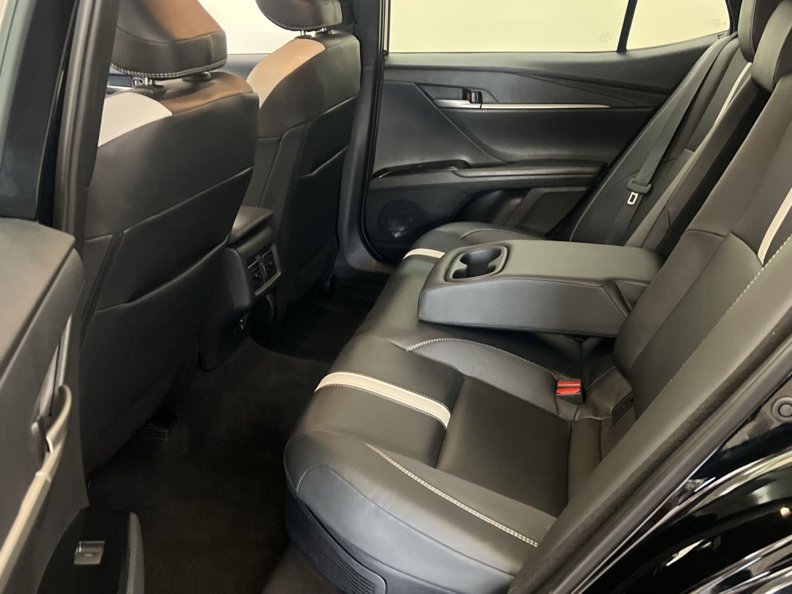 Used 2025 Toyota Camry SE FWD image 23