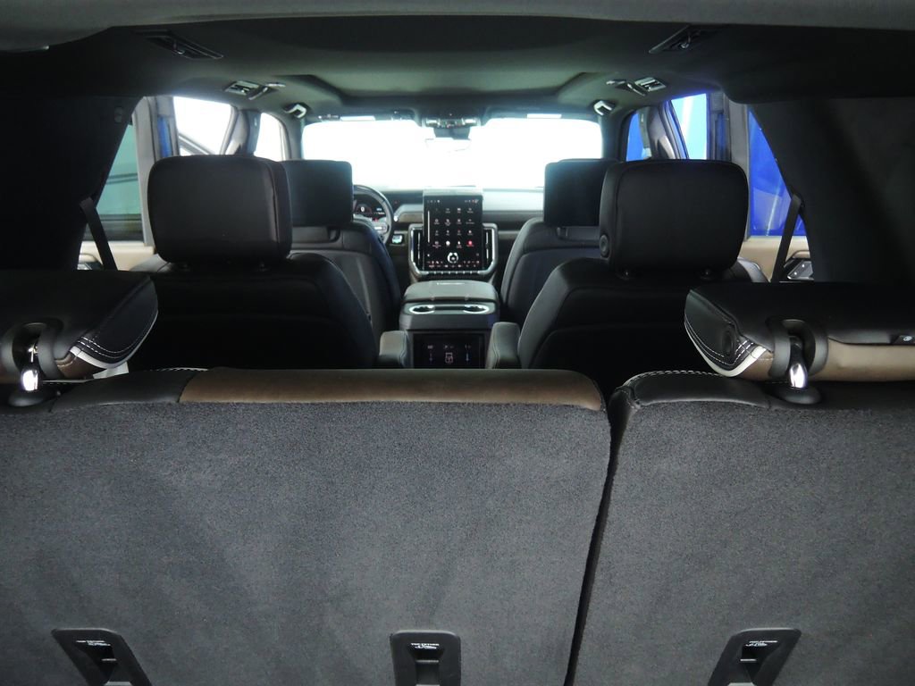 Used 2025 GMC Yukon Denali Ultimate AWD/4WD image 35