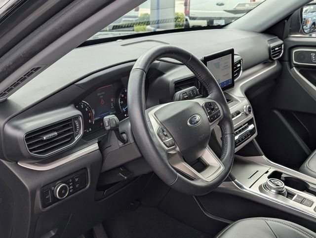 Used 2023 Ford Explorer XLT w/ Equipment Group 202A image 12