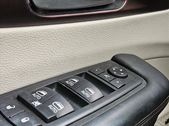 Used 2019 Chrysler Pacifica Limited w/ Tire & Wheel Group FWD image 27