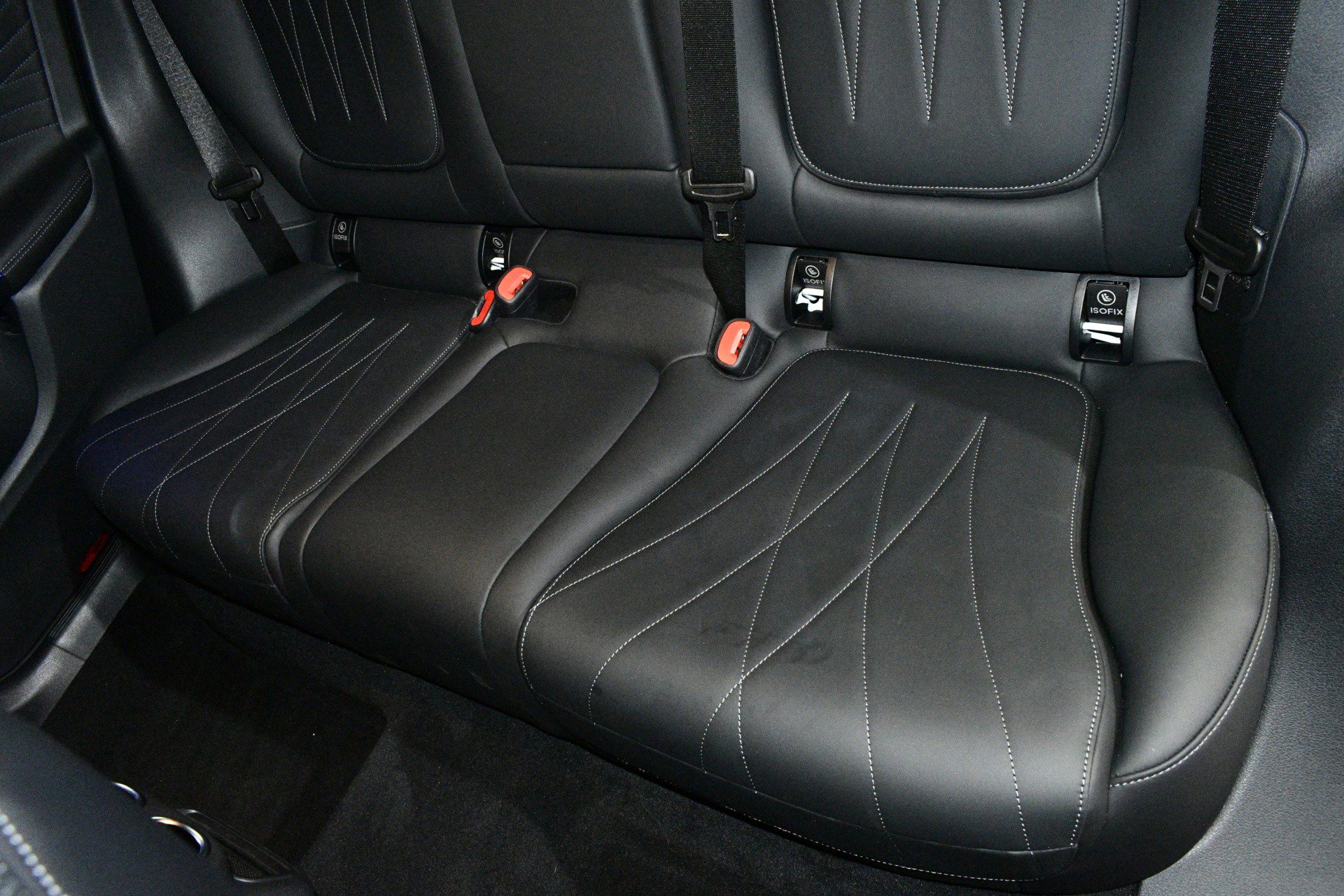 Used 2025 Mercedes-Benz GLC 300 4MATIC image 17