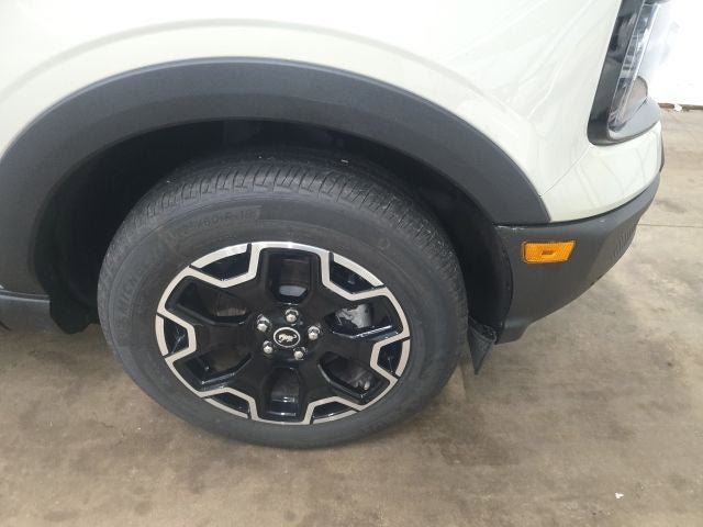 Used 2025 Ford Bronco Sport Outer Banks w/ Outer Banks Tech Package+ AWD/4WD image 2