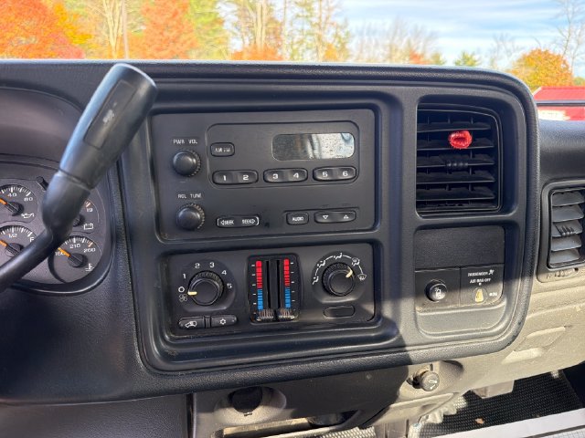 Used 2005 Chevrolet Silverado 2500 W/T w/ Snow Plow Prep Package AWD/4WD image 16