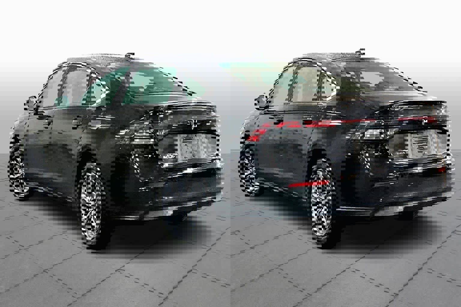 Used 2023 Honda Accord EX image 11