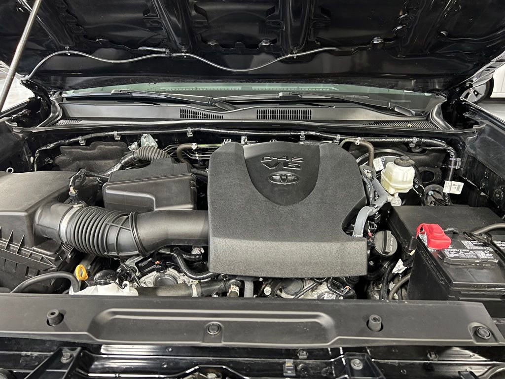Certified 2022 Toyota Tacoma SR5 AWD/4WD image 41