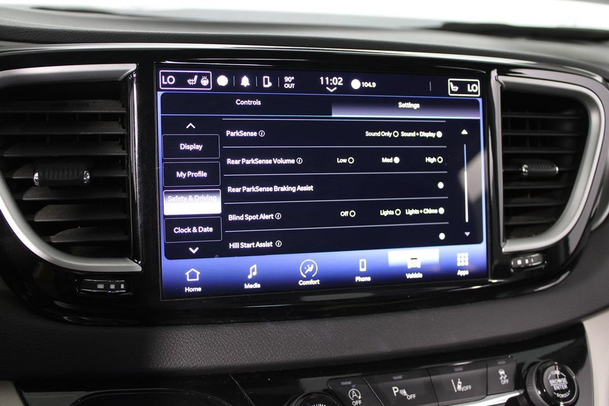 Used 2024 Chrysler Pacifica Touring-L FWD image 22