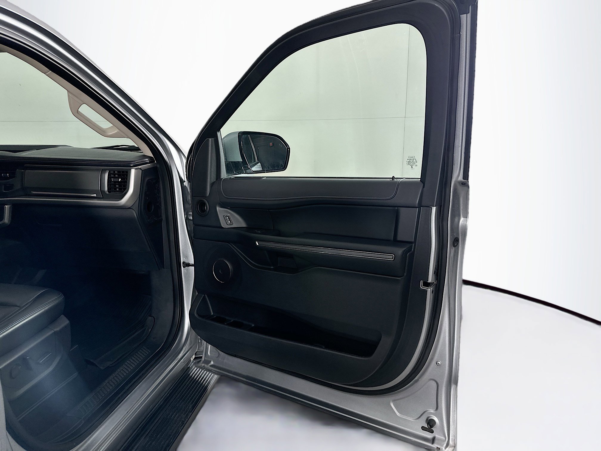 Used 2024 Ford Expedition Max XLT image 34