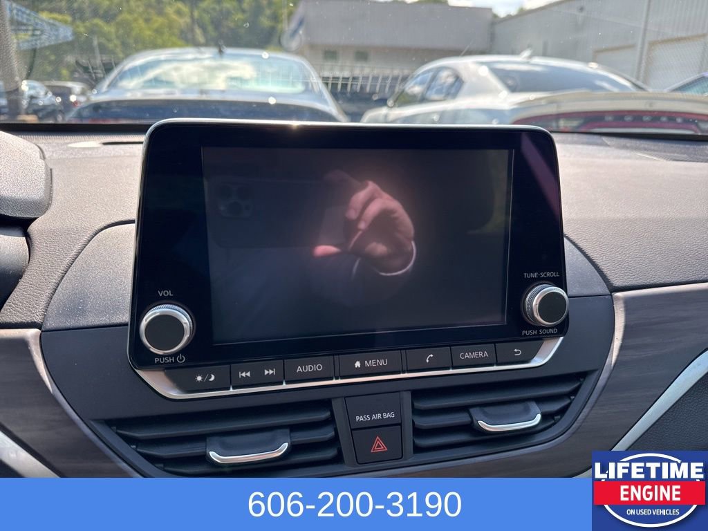 Used 2024 Nissan Altima 2.5 SV FWD image 16