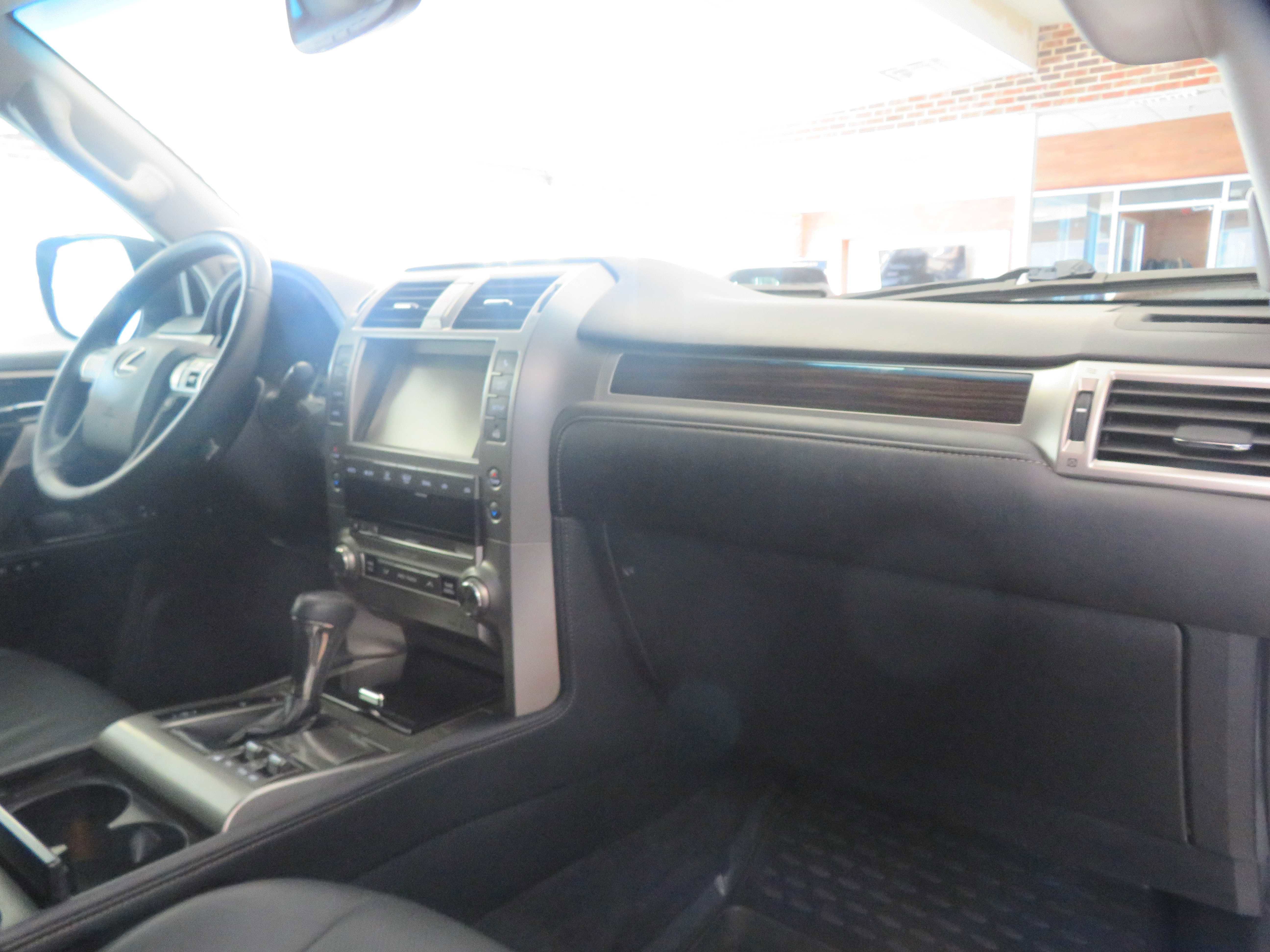 Used 2017 Lexus GX 460 w/ Navigation Package image 30