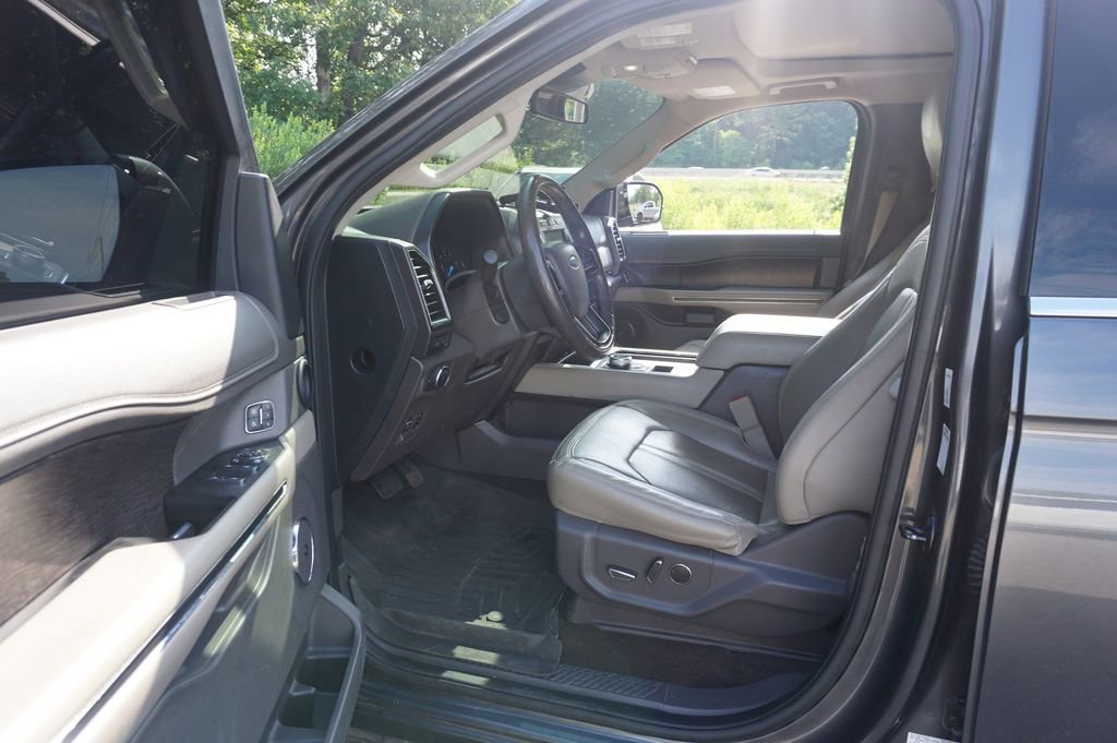 Used 2020 Ford Expedition Max Limited RWD image 2