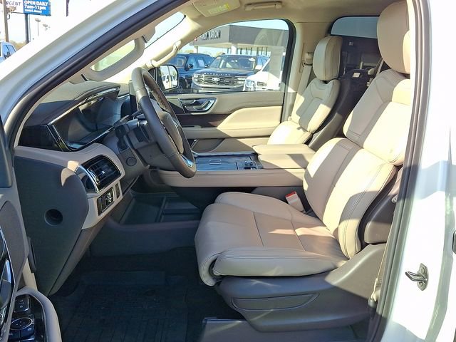 Certified 2024 Lincoln Navigator Premiere image 11