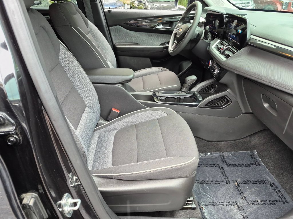 Used 2025 Chevrolet TrailBlazer LT AWD/4WD image 25