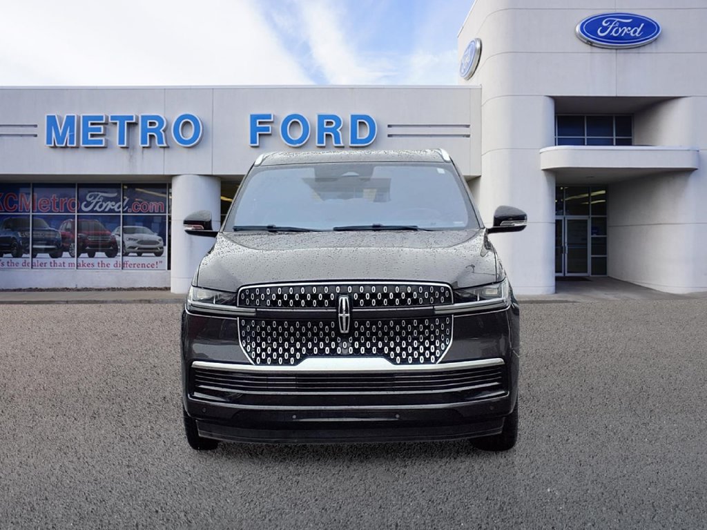 Used 2025 Lincoln Navigator Reserve AWD/4WD image 8
