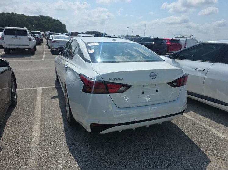 Used 2025 Nissan Altima 2.5 S FWD image 2