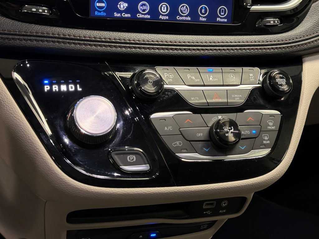 Used 2019 Chrysler Pacifica Limited w/ Tire & Wheel Group FWD image 41