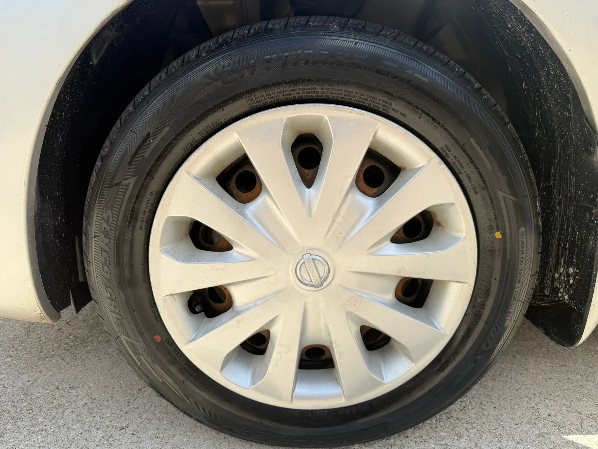 Used 2018 Nissan Versa SV FWD image 34