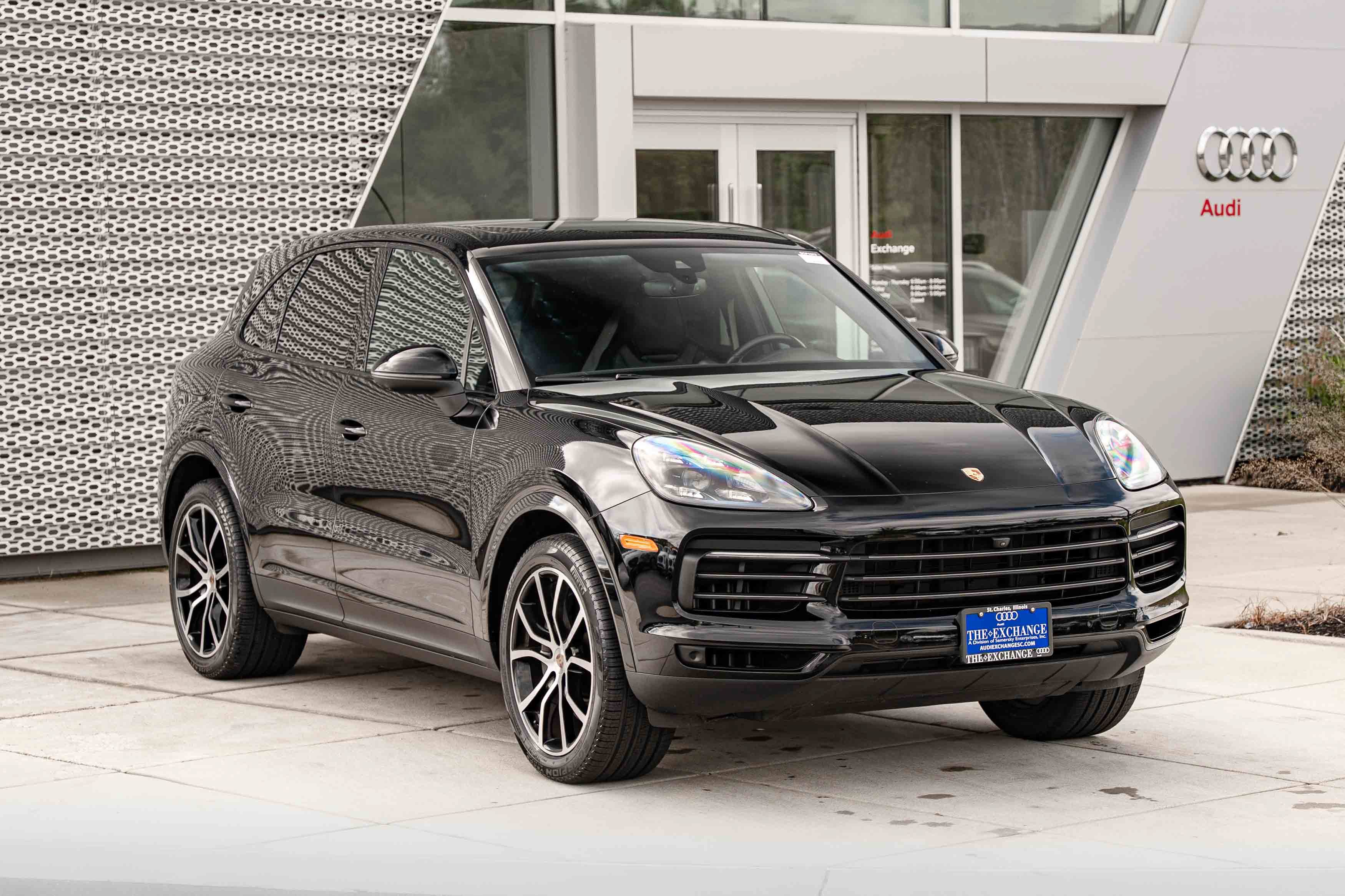 Used 2022 Porsche Cayenne Platinum Edition AWD/4WD image 2