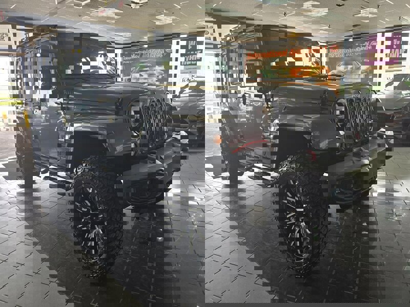 Used 2014 Jeep Wrangler Unlimited Sahara image 3