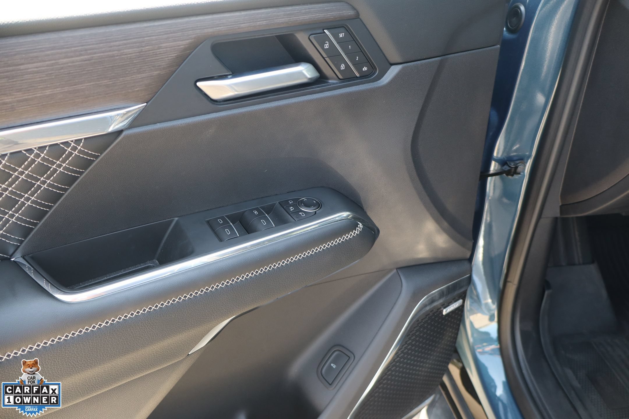 Used 2025 GMC Acadia Denali w/ LPO, Floor Liner Package FWD image 13