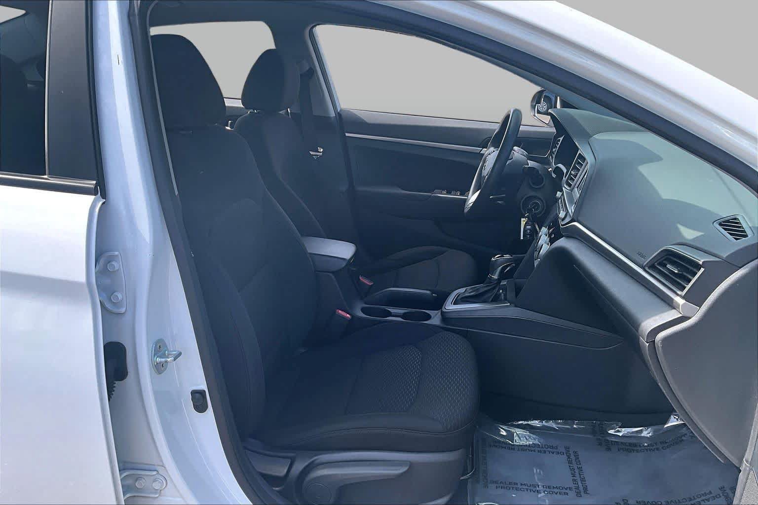 Used 2019 Hyundai Elantra SE w/ Cargo Package FWD image 8