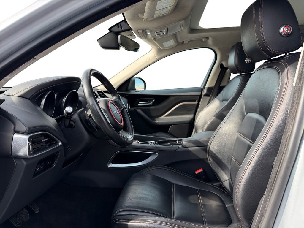Used 2020 Jaguar F-PACE Prestige image 10