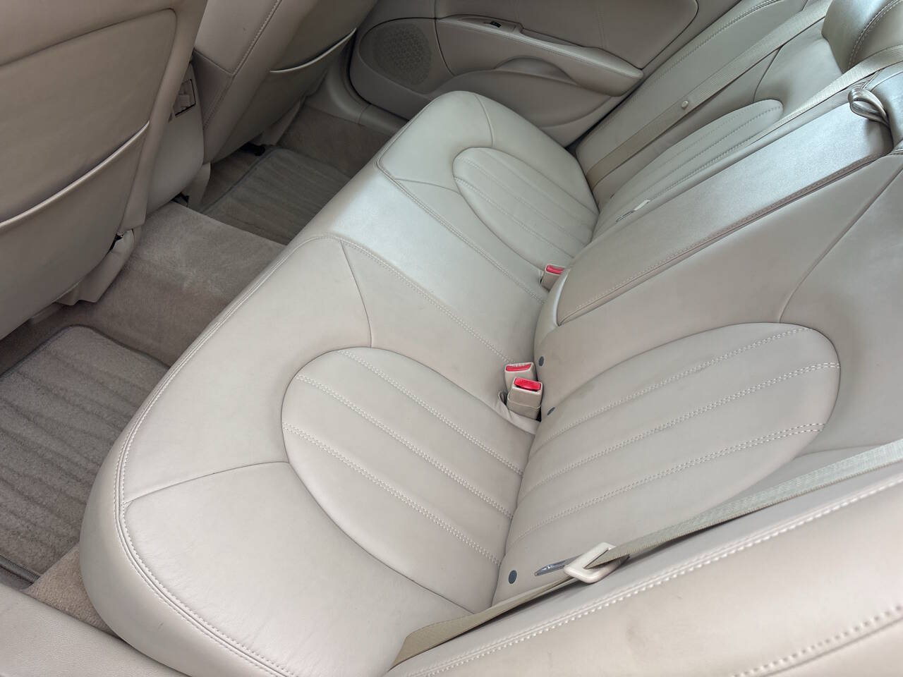 Used 2011 Buick Lucerne CXL FWD image 19