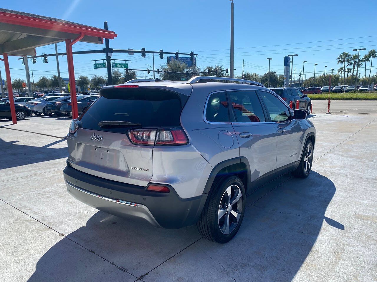 Used 2019 Jeep Cherokee Limited FWD image 6