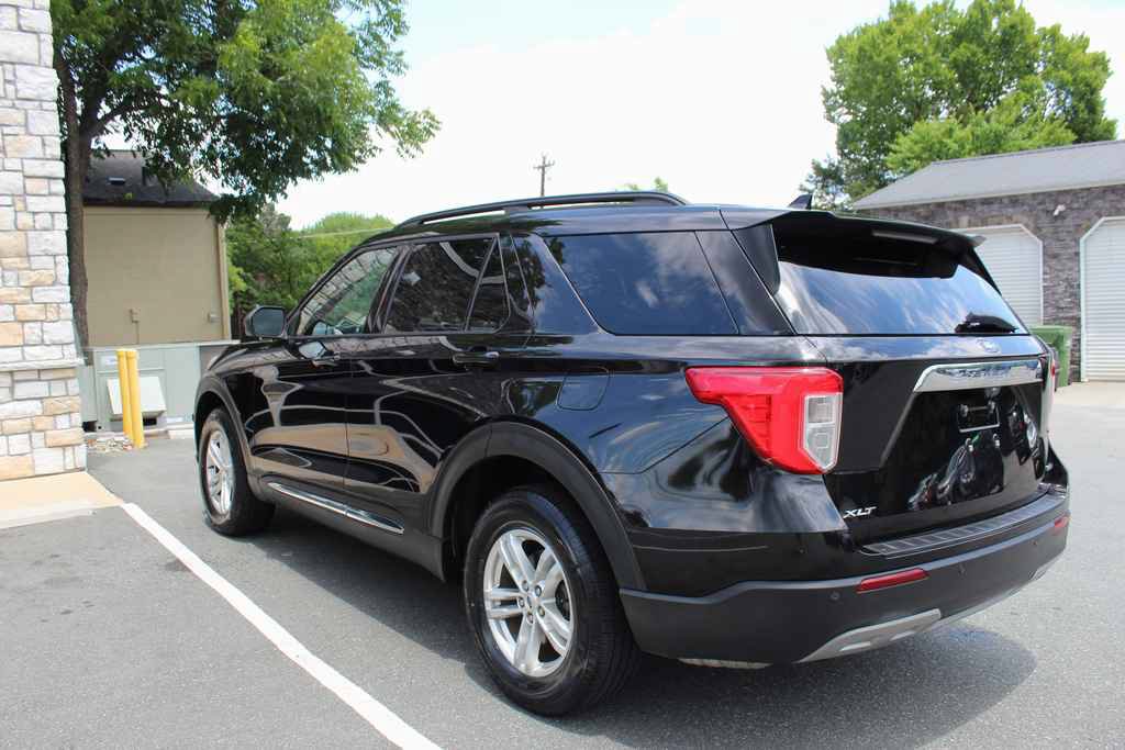 Used 2020 Ford Explorer XLT w/ Equipment Group 202A AWD/4WD image 10