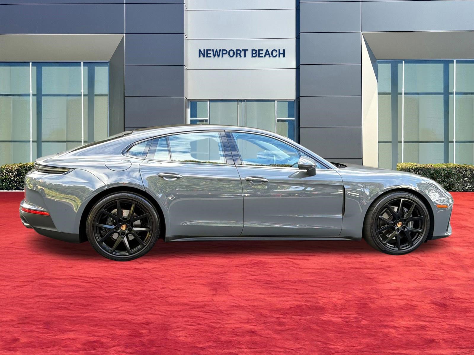 Used 2025 Porsche Panamera image 8