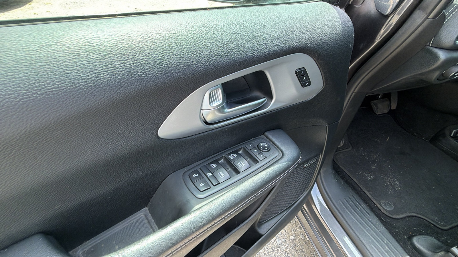 Used 2019 Chrysler Pacifica Limited w/ S Appearance Package FWD image 15