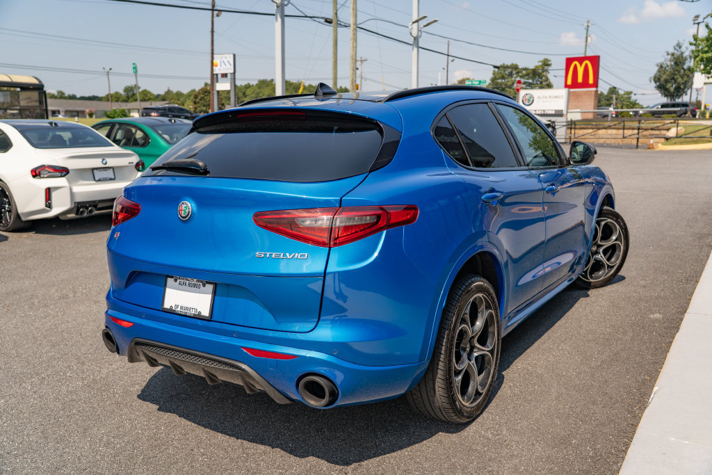 Used 2022 Alfa Romeo Stelvio Veloce AWD/4WD image 10