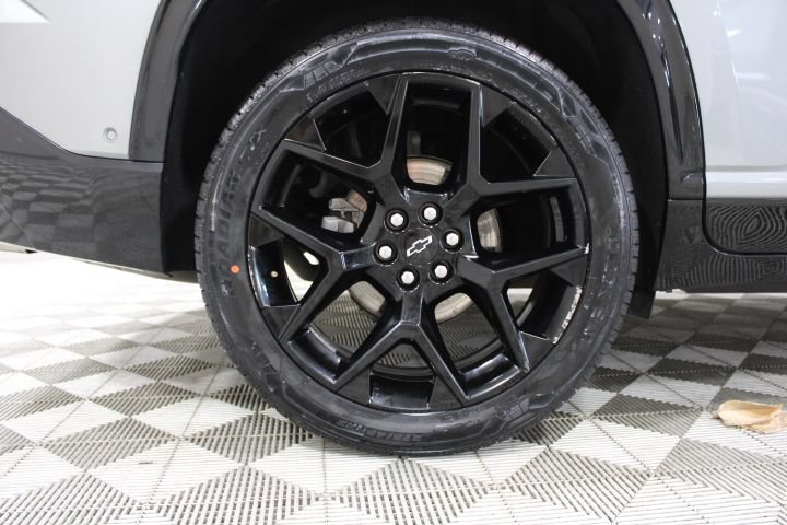 Used 2025 Chevrolet Traverse RS AWD/4WD image 47