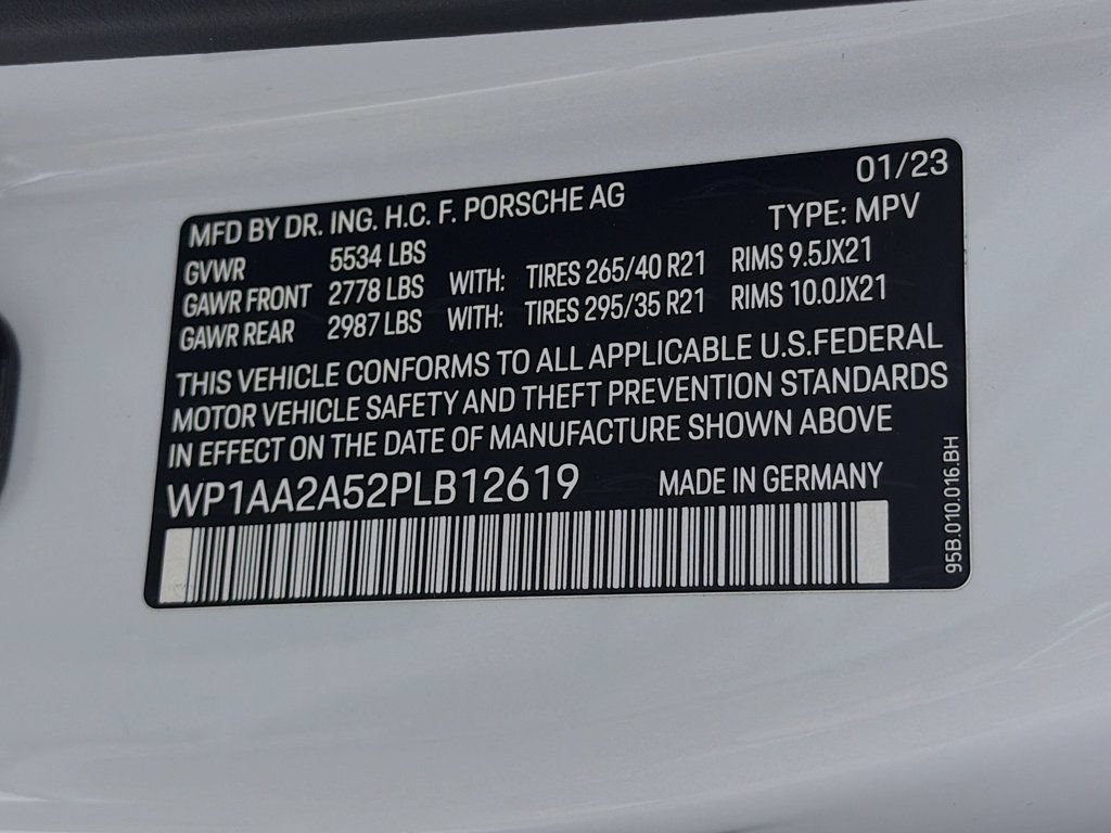 Certified 2023 Porsche Macan AWD/4WD image 36