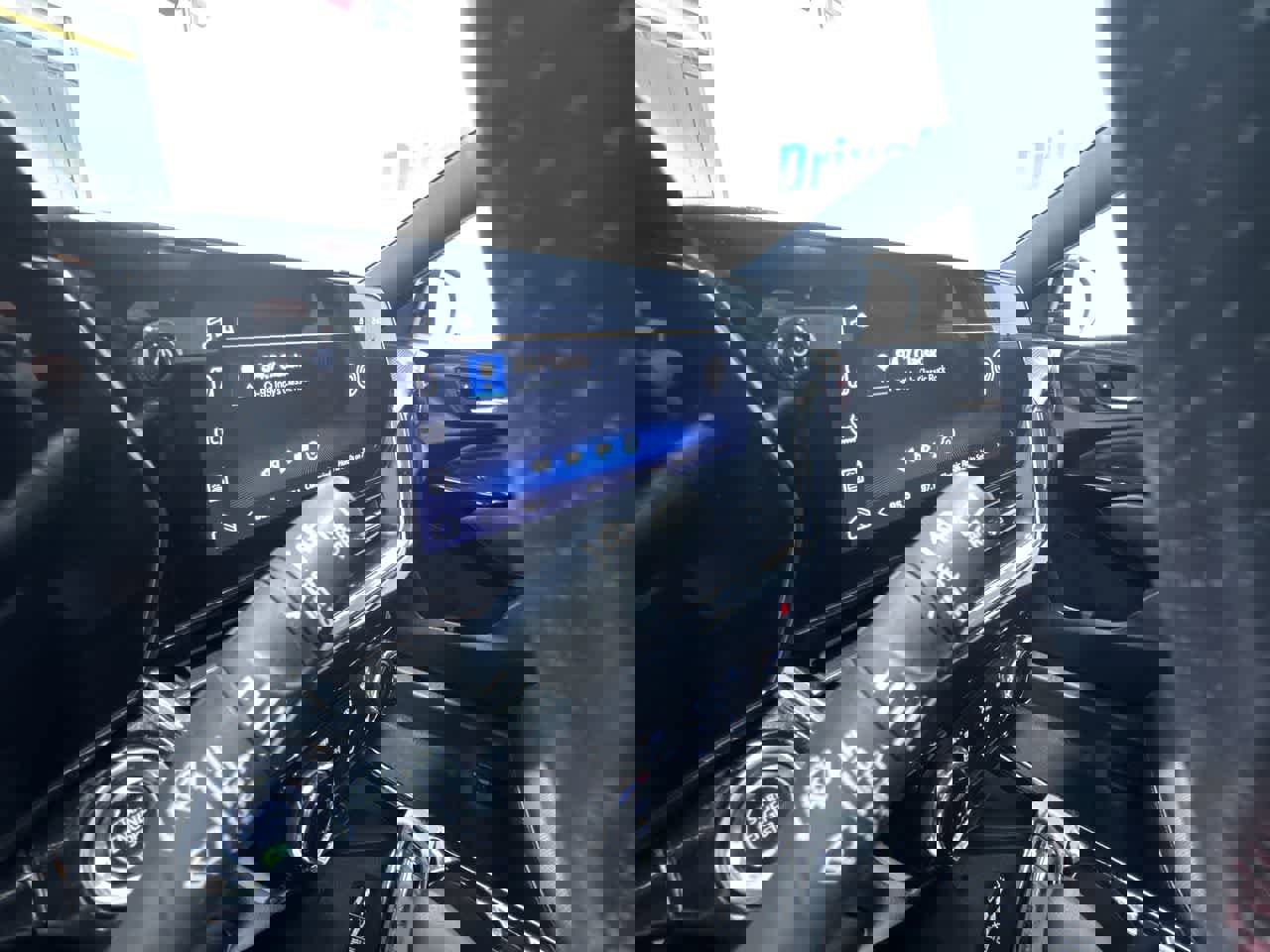 Used 2025 Chevrolet Trax RS w/ Sunroof Package image 19