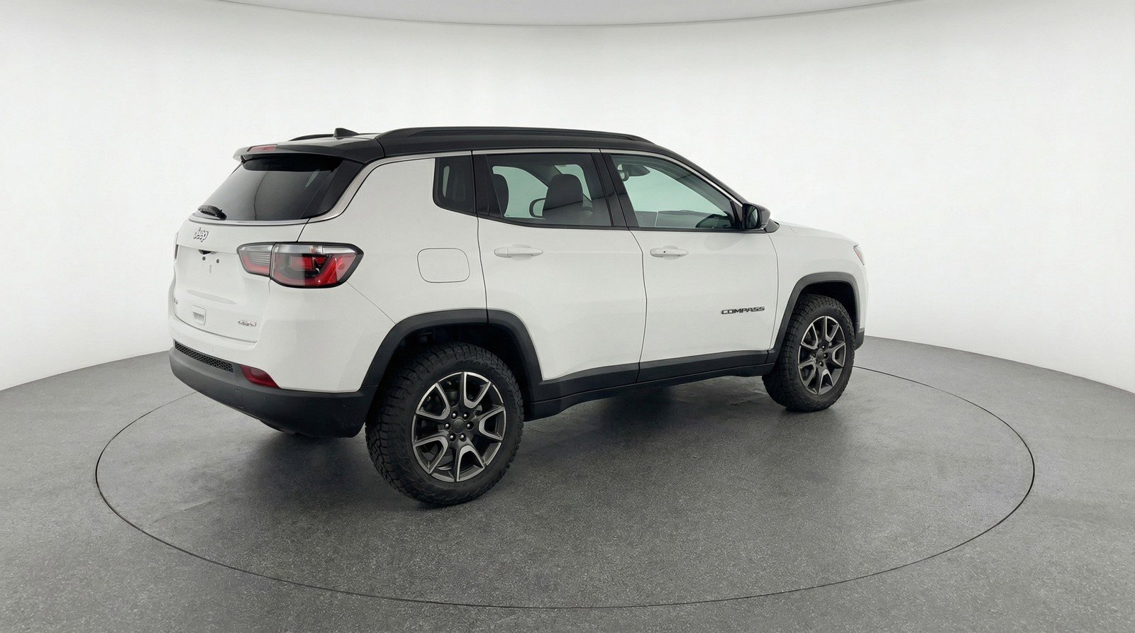 Used 2025 Jeep Compass Trailhawk AWD/4WD image 9