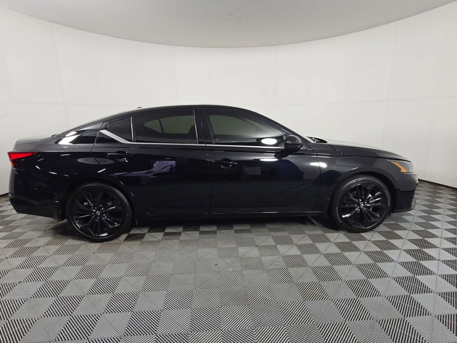 New 2025 Nissan Altima 2.5 SR w/ SR Premium Package image 32