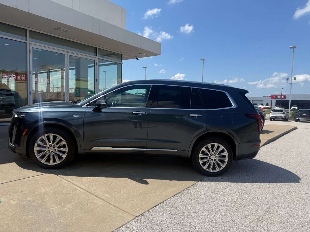 Used 2020 Cadillac XT6 Premium Luxury AWD/4WD image 2