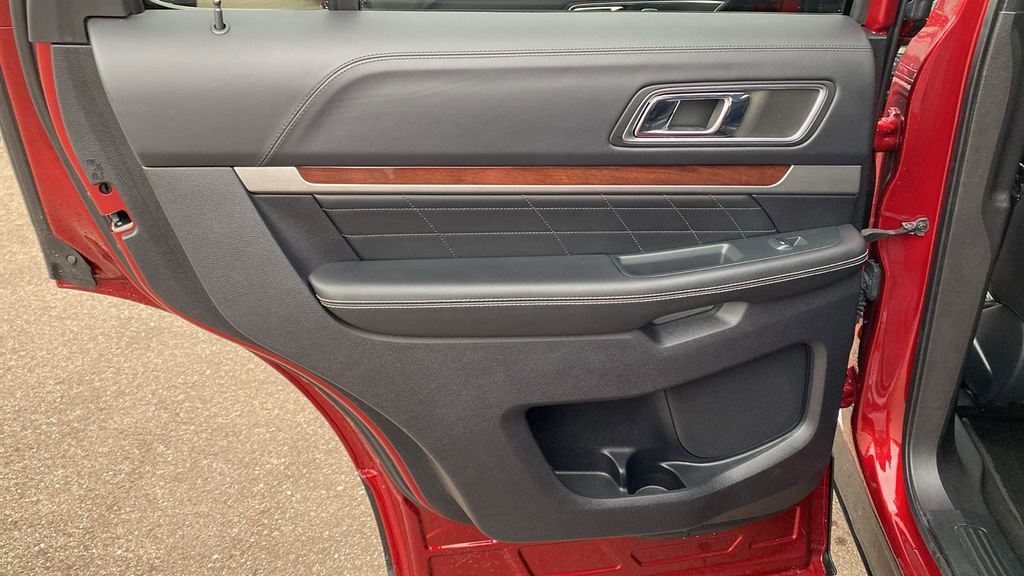 Used 2019 Ford Explorer Platinum image 12