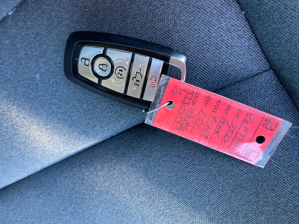 New 2026 Ford F250 XLT w/ XLT Premium Package image 27