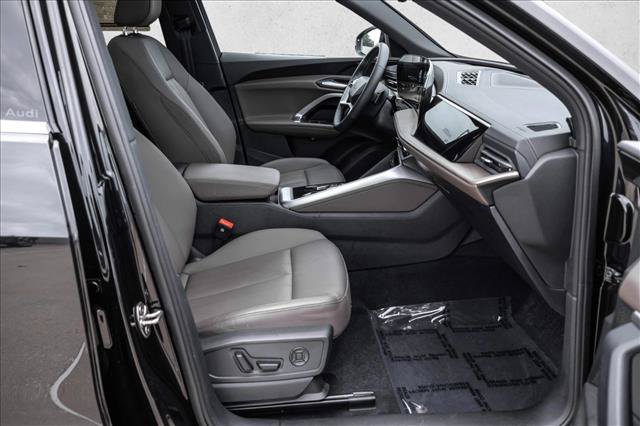 Used 2025 Audi Q5 Premium w/ Convenience Package AWD/4WD image 26