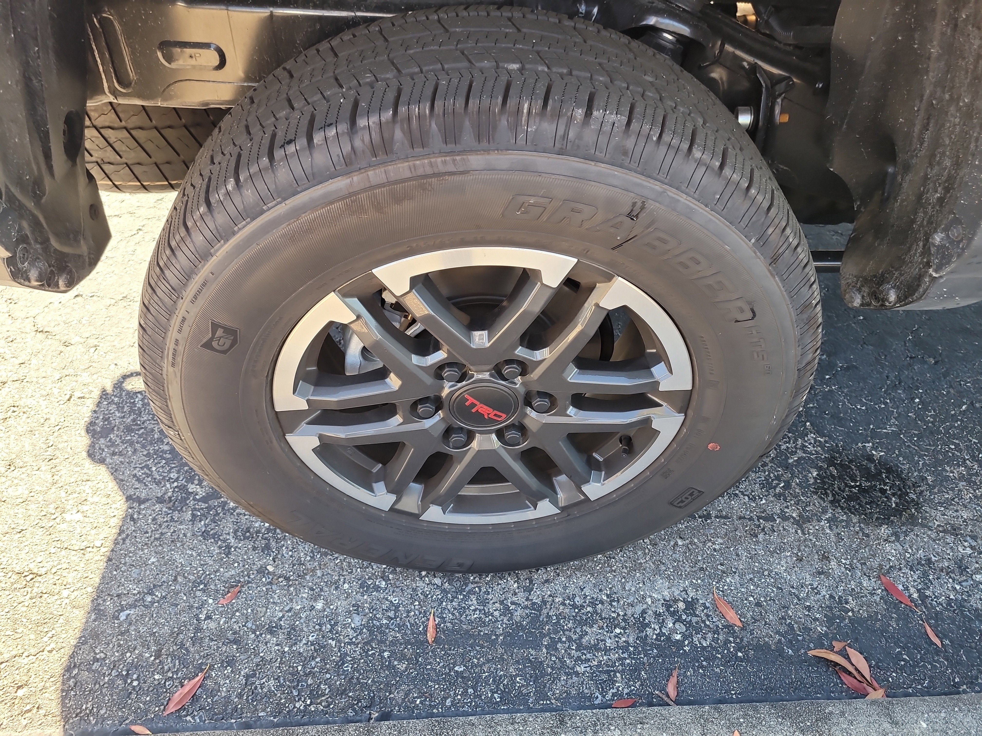 Used 2025 Toyota Tacoma TRD Sport image 8